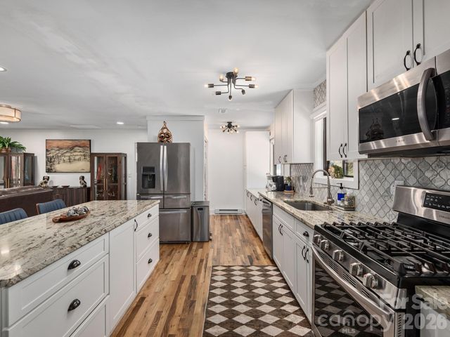 228 White Oak Road, Waynesville, NC 28785