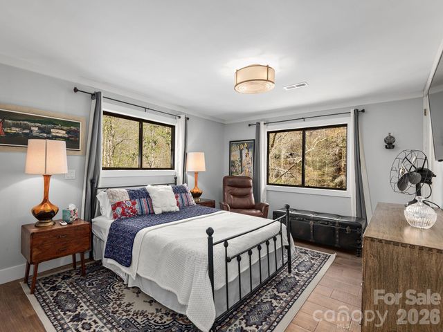 228 White Oak Road, Waynesville, NC 28785
