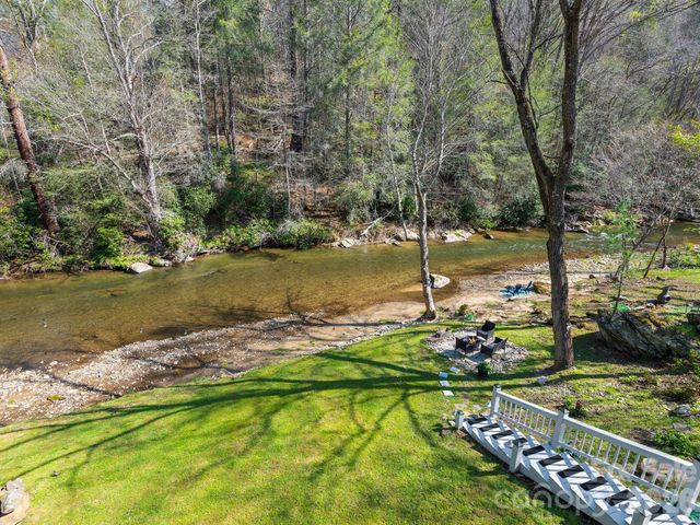228 White Oak Road, Waynesville, NC 28785