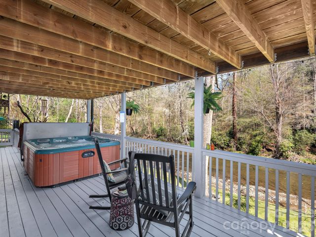 228 White Oak Road, Waynesville, NC 28785