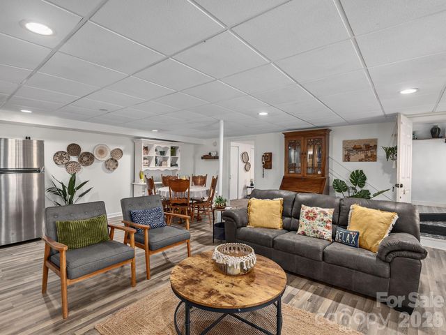 228 White Oak Road, Waynesville, NC 28785