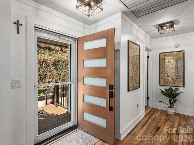 228 White Oak Road, Waynesville, NC 28785