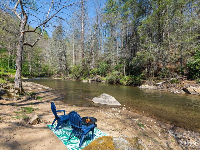 228 White Oak Road, Waynesville, NC 28785