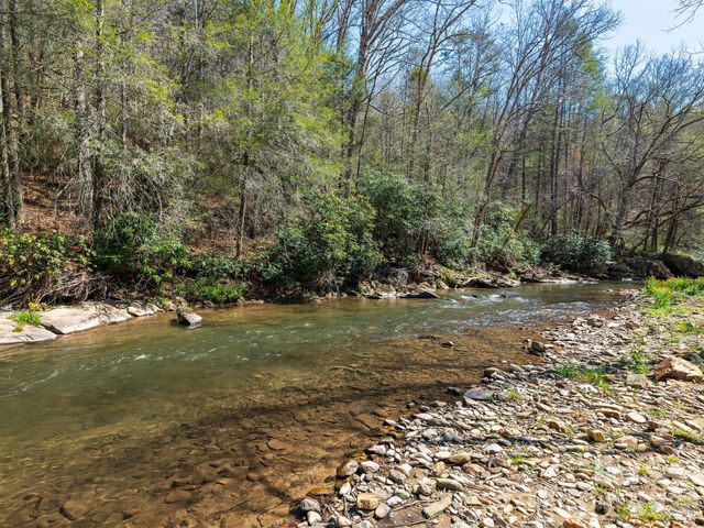 228 White Oak Road, Waynesville, NC 28785