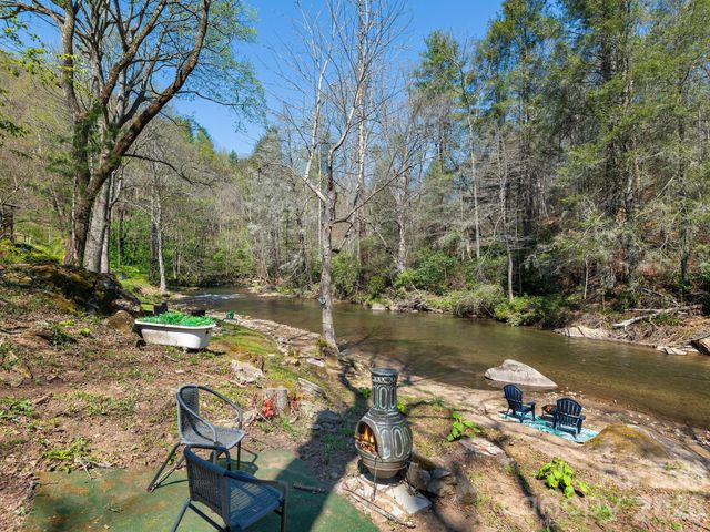 228 White Oak Road, Waynesville, NC 28785