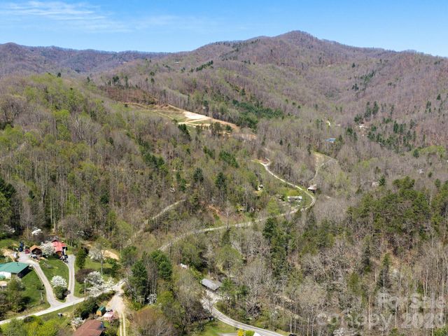 228 White Oak Road, Waynesville, NC 28785