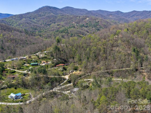 228 White Oak Road, Waynesville, NC 28785