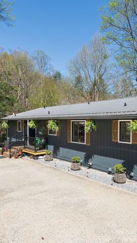 228 White Oak Road, Waynesville, NC 28785