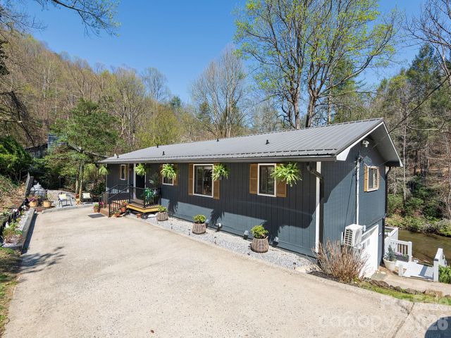 228 White Oak Road, Waynesville, NC 28785