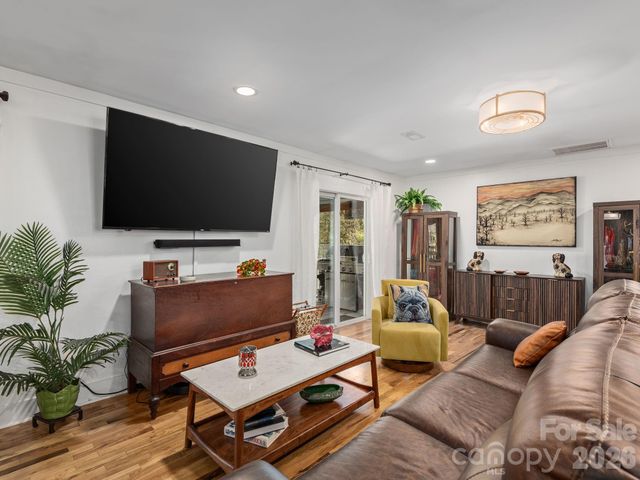 228 White Oak Road, Waynesville, NC 28785