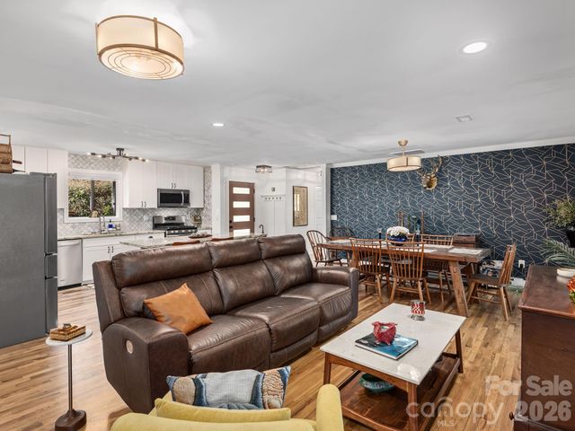 228 White Oak Road, Waynesville, NC 28785