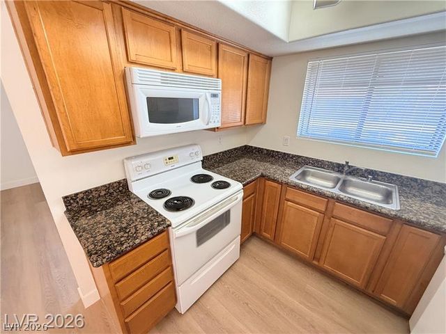 7200 Pirates Cove 2033, Las Vegas, NV 89145