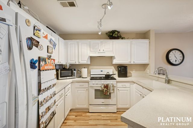 3075 Poplar Creek Drive SE 303, Grand Rapids, MI 49512