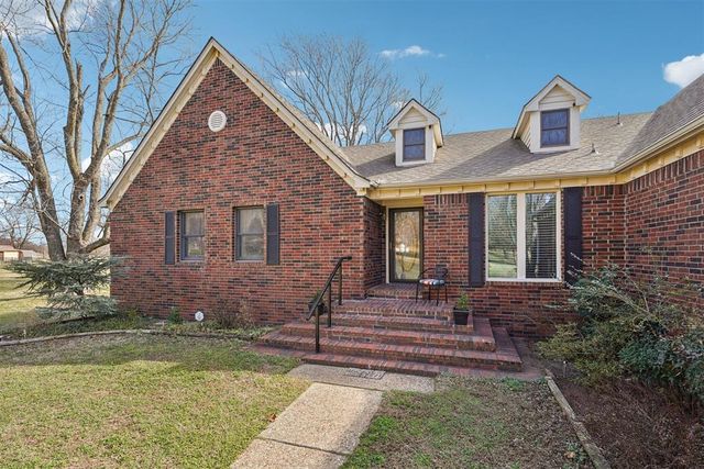 2305 E Main Street, Shawnee, OK 74801
