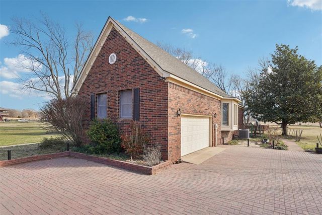 2305 E Main Street, Shawnee, OK 74801
