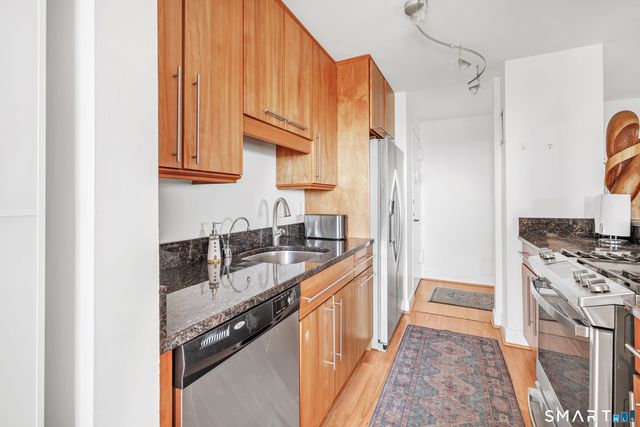 2625 Park Avenue PHD, Bridgeport, CT 06604