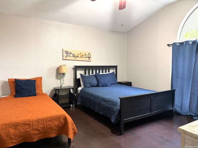 647 CYPRESSGREEN DR, San Antonio, TX 78245