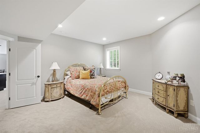10260 Pendery Drive, Montgomery, OH 45242