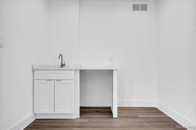 3416 Cochrane St 4, Detroit, MI 48208