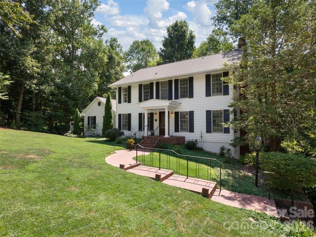 440 Sondley Woods Place, Asheville, NC 28805