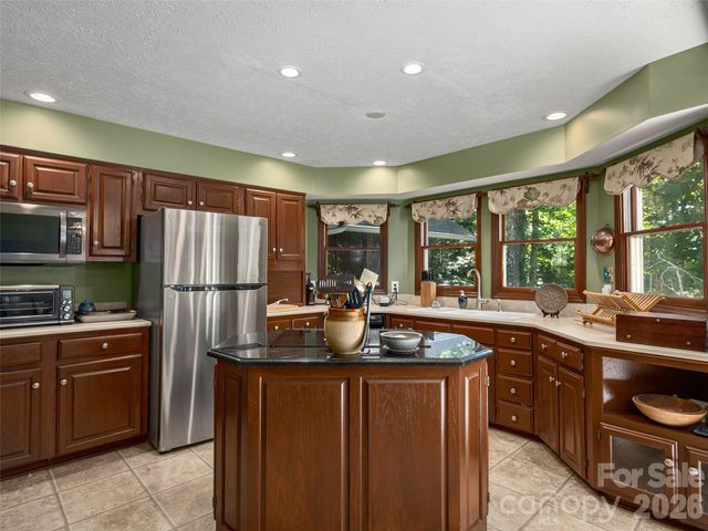 440 Sondley Woods Place, Asheville, NC 28805