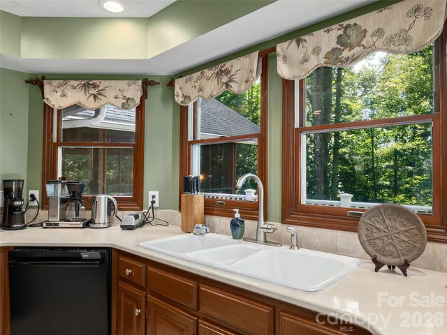 440 Sondley Woods Place, Asheville, NC 28805