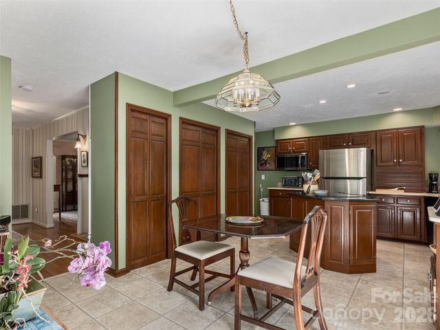 440 Sondley Woods Place, Asheville, NC 28805