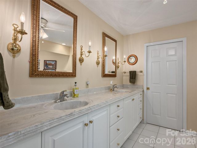 440 Sondley Woods Place, Asheville, NC 28805