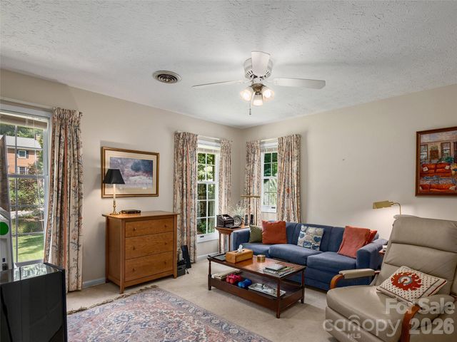 440 Sondley Woods Place, Asheville, NC 28805