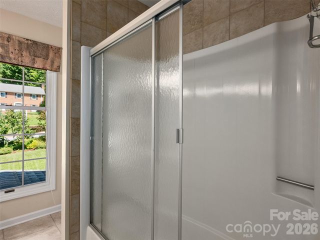 440 Sondley Woods Place, Asheville, NC 28805