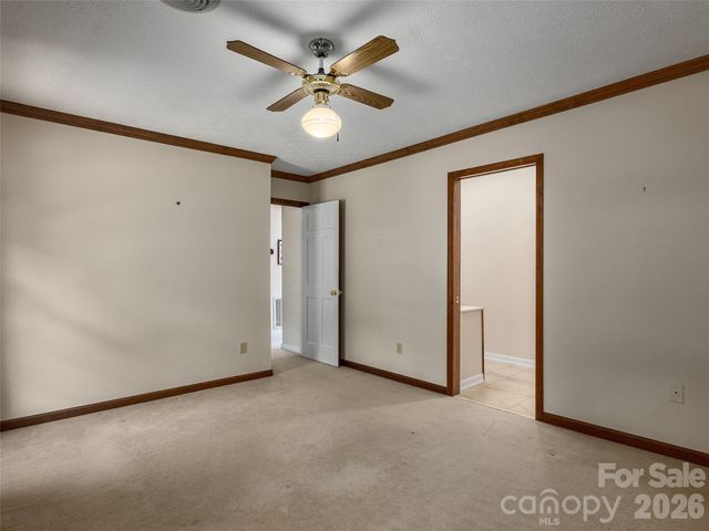 440 Sondley Woods Place, Asheville, NC 28805