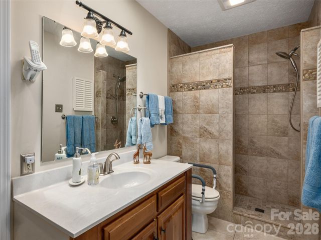 440 Sondley Woods Place, Asheville, NC 28805