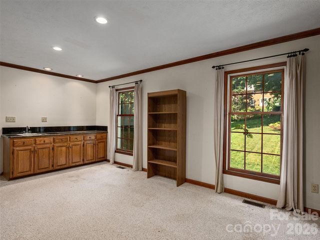 440 Sondley Woods Place, Asheville, NC 28805
