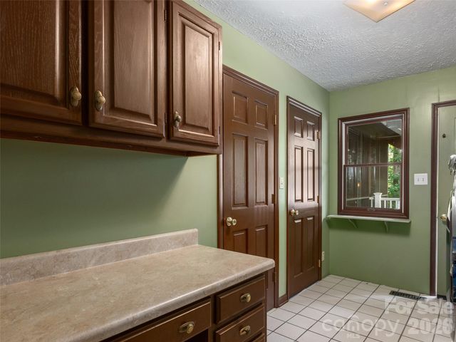 440 Sondley Woods Place, Asheville, NC 28805