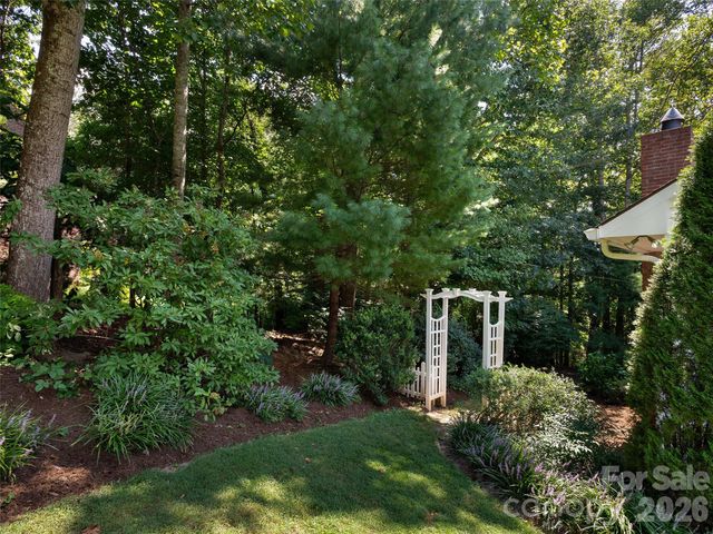 440 Sondley Woods Place, Asheville, NC 28805
