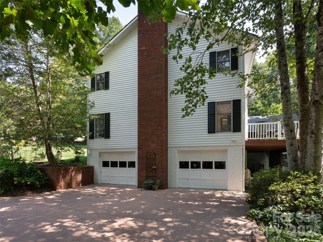 440 Sondley Woods Place, Asheville, NC 28805