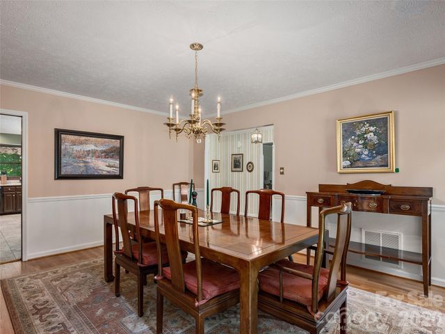 440 Sondley Woods Place, Asheville, NC 28805