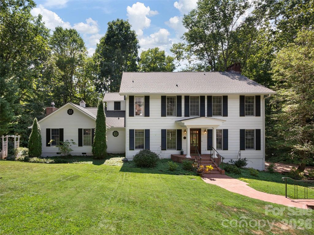 440 Sondley Woods Place, Asheville, NC 28805