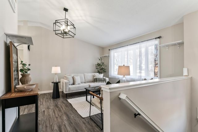 916 E Village Circle SE, Rochester, MN 55904