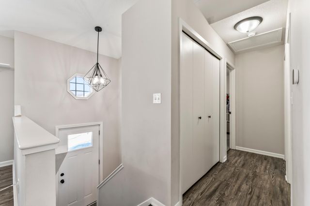 916 E Village Circle SE, Rochester, MN 55904