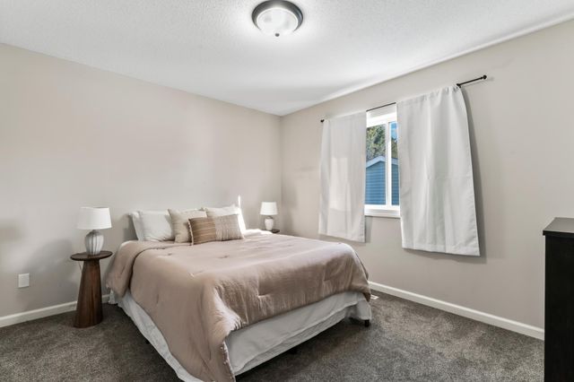 916 E Village Circle SE, Rochester, MN 55904