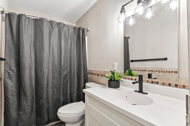 916 E Village Circle SE, Rochester, MN 55904