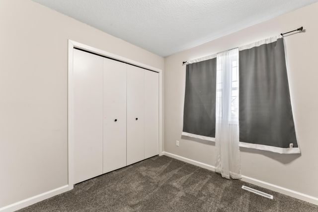 916 E Village Circle SE, Rochester, MN 55904