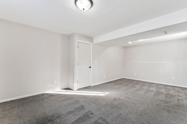 916 E Village Circle SE, Rochester, MN 55904