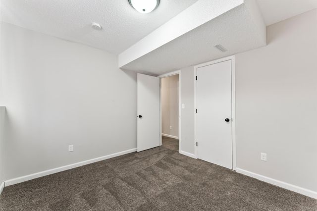 916 E Village Circle SE, Rochester, MN 55904