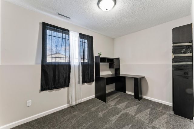 916 E Village Circle SE, Rochester, MN 55904