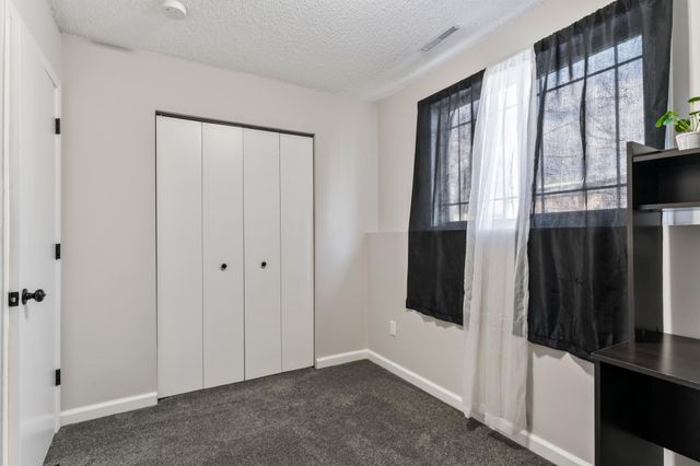 916 E Village Circle SE, Rochester, MN 55904