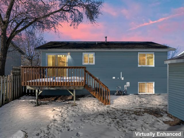 916 E Village Circle SE, Rochester, MN 55904