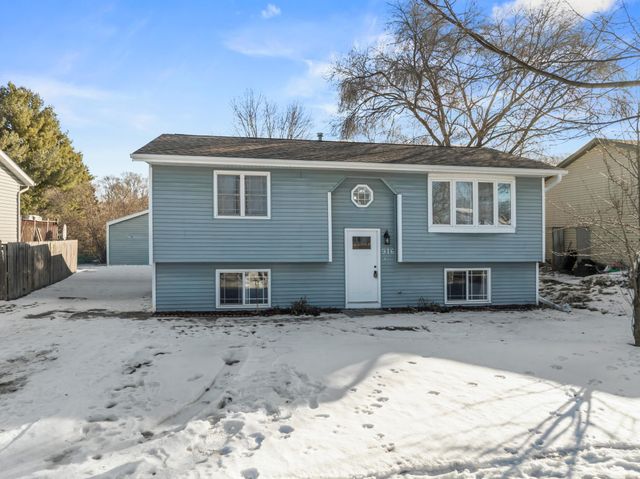 916 E Village Circle SE, Rochester, MN 55904