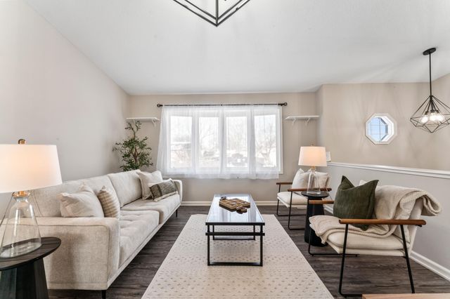 916 E Village Circle SE, Rochester, MN 55904